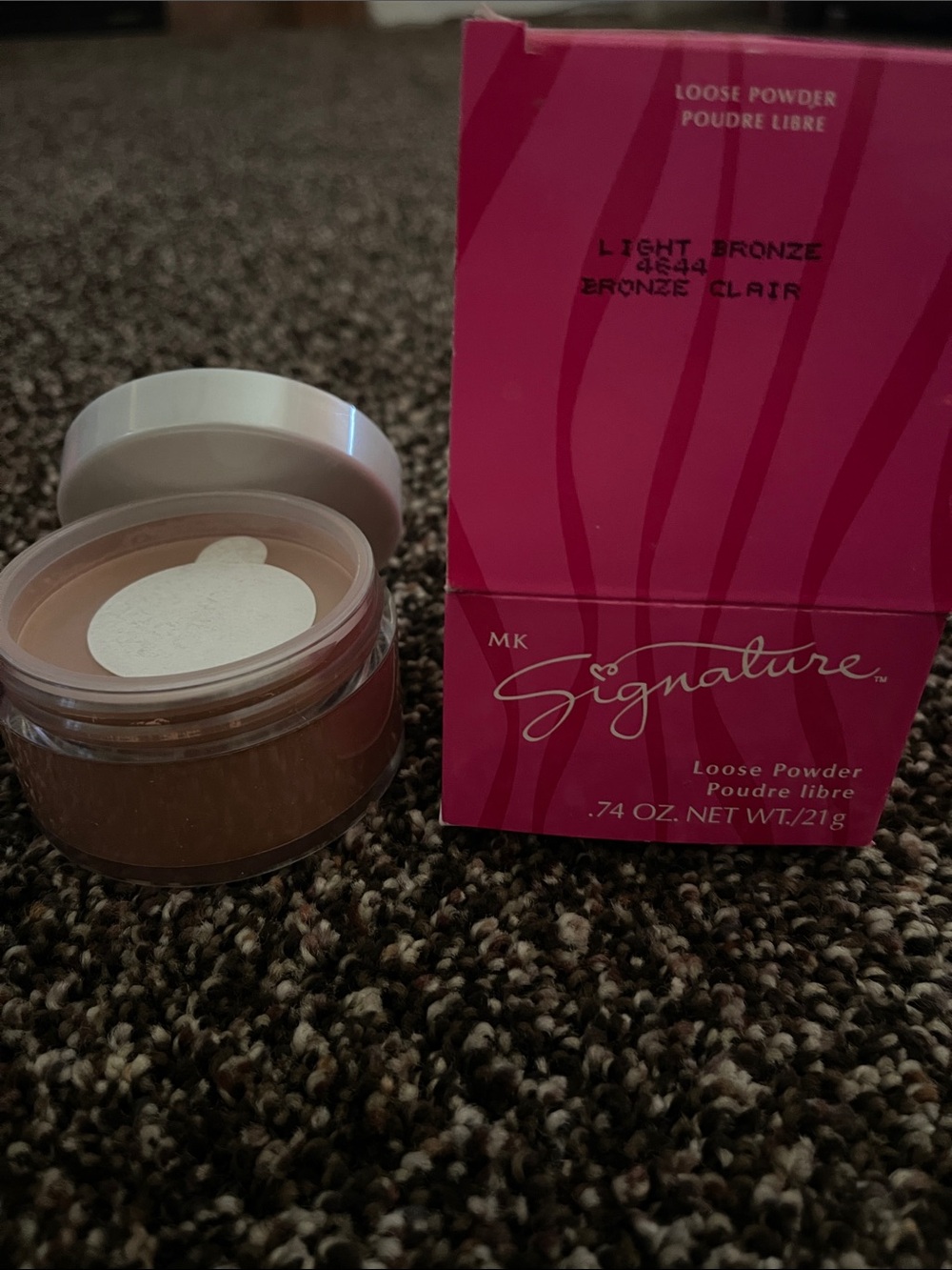 Signature Loose Powder in Light Bronze with Pink Box